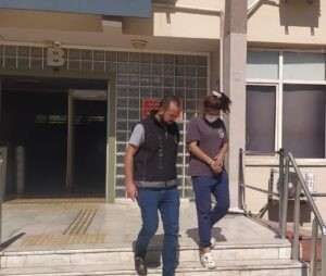 Evlerinde uyuşturucuyla yakalanan iki kardeşten ablaya tutuklama