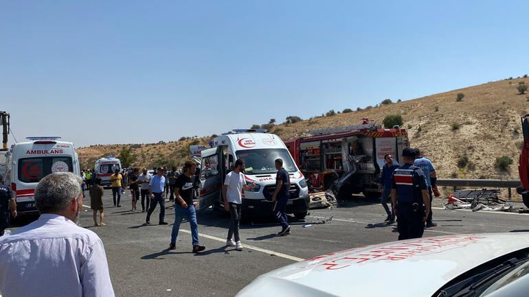 Katliam gibi kaza: 15 ölü, 22 yaralı