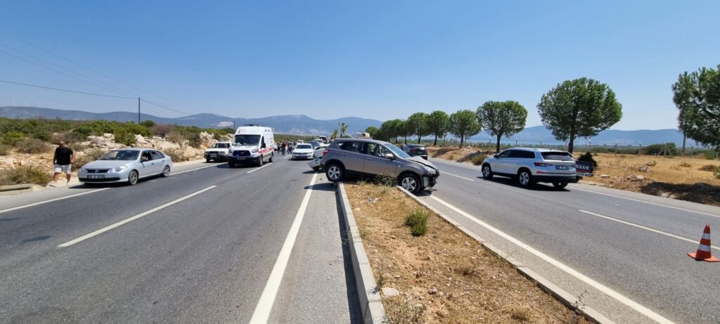 Didim’de 3 aracın karıştığı kazada 1’i yabancı 3 kadın yaralı