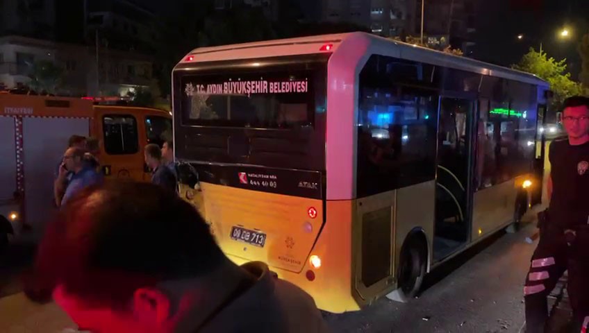 Otomobil halk otobüsüne çarptı: 1 ölü 3 yaralı