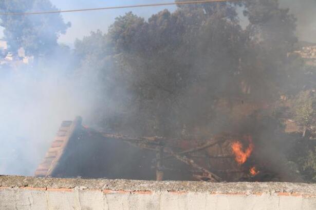 Tarihi Mavi Köşk yangında küle döndü