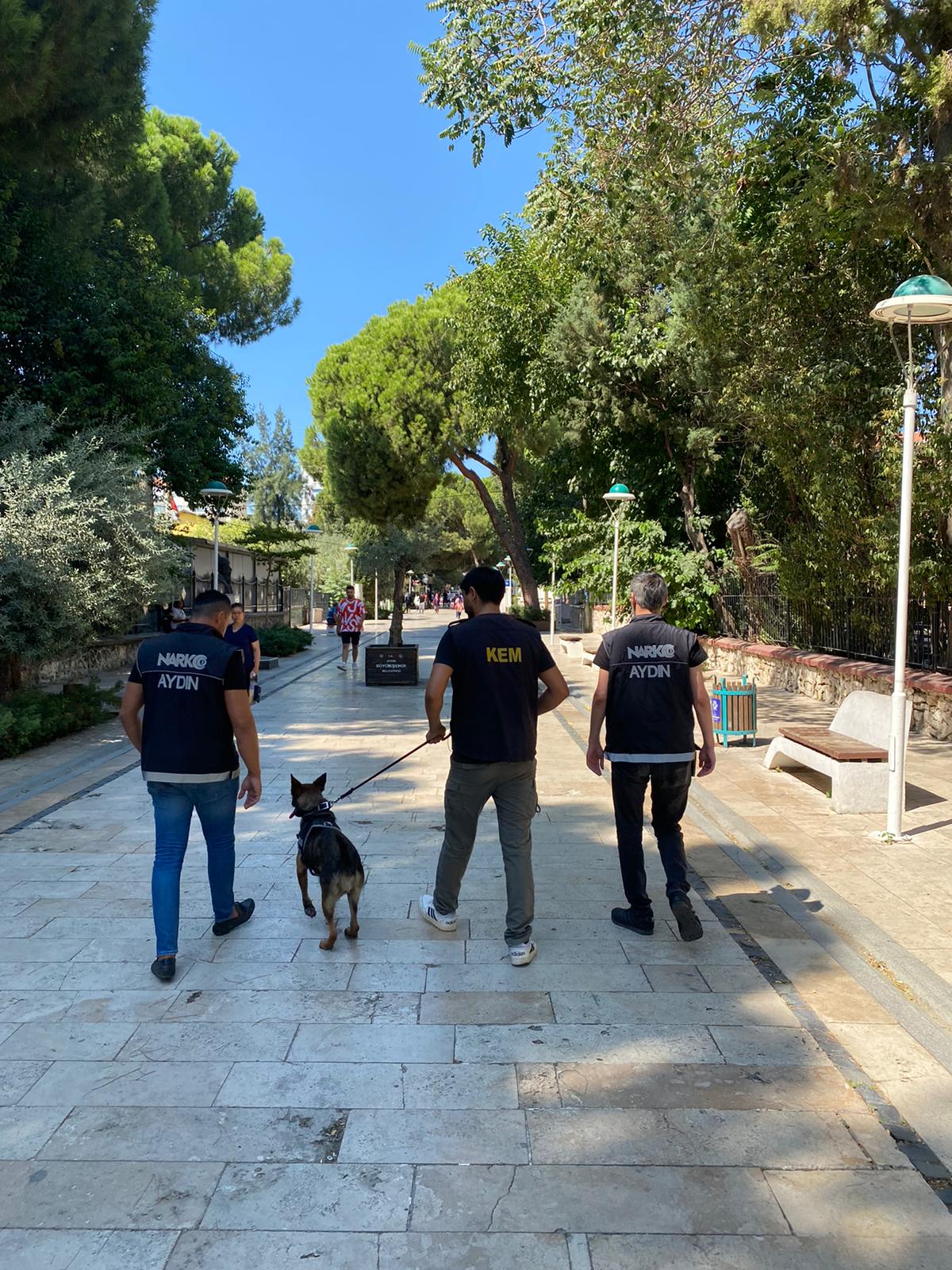 Narkotik polisi okul çevresinde kuş uçurtmuyor