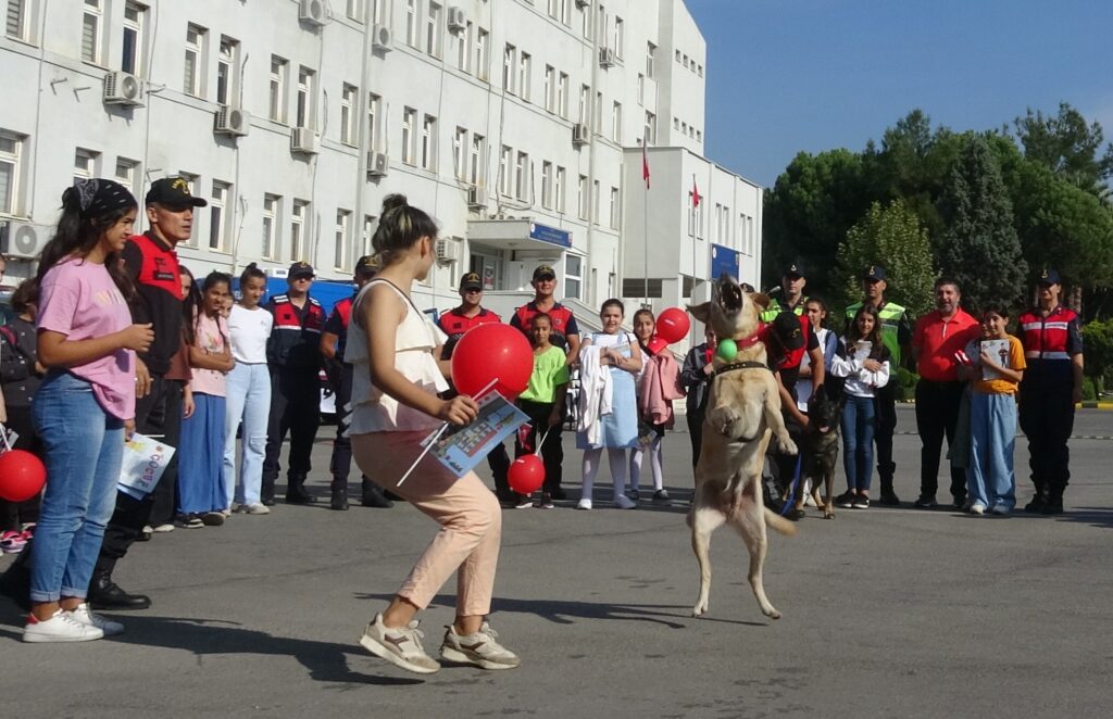 ‘Dünya Kız Çocukları Günü’nde ilk kez helikoptere bindiler