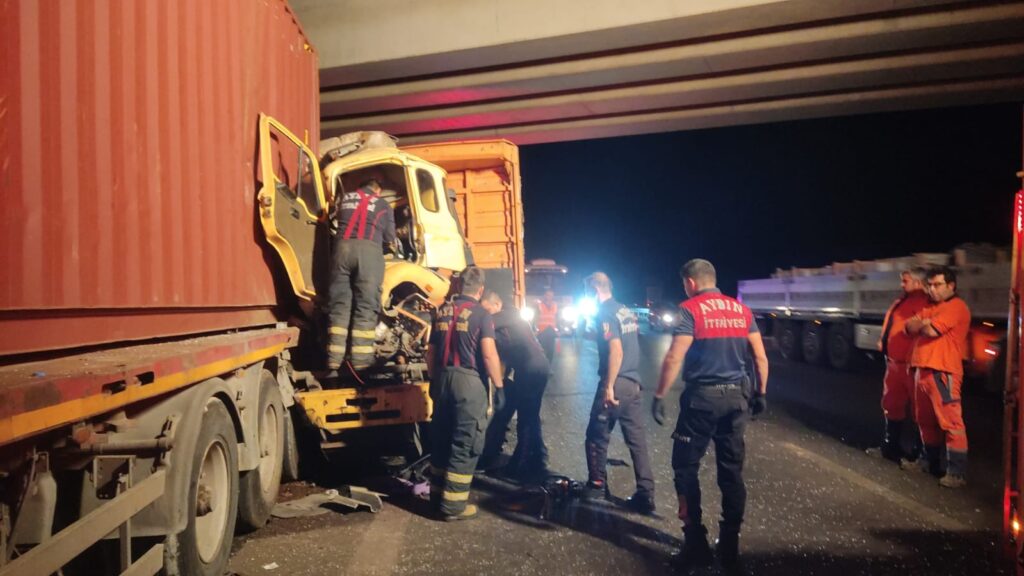 TIR’a arkadan çarpan kamyon şoförü ağır yaralandı