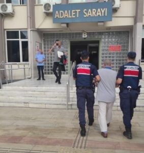 Meslekten ihraç edilen öğretmene FETÖ'den tutuklama