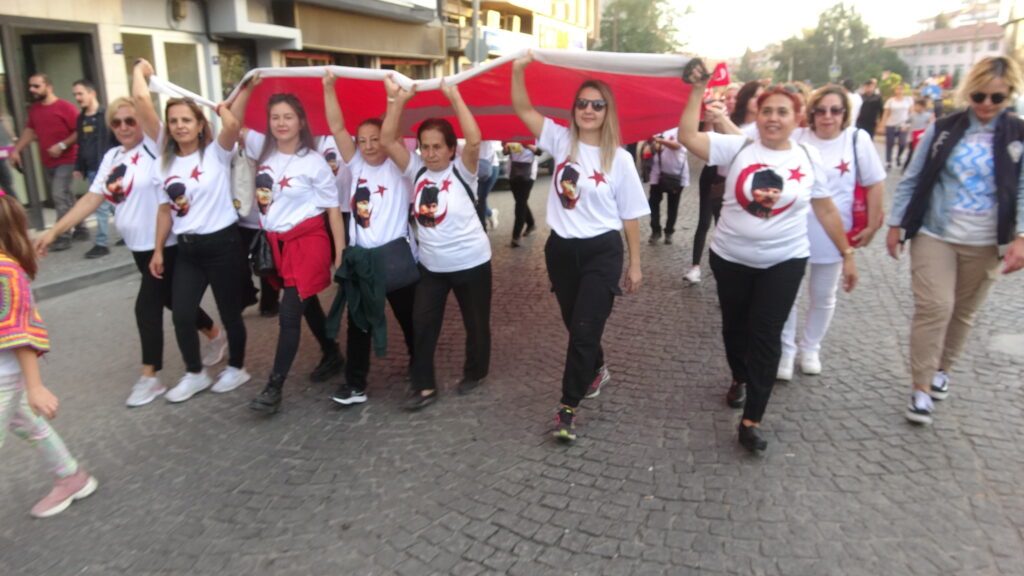 Türk Kadın’ına saygı yürüyüşü renkli görüntülere sahne oldu