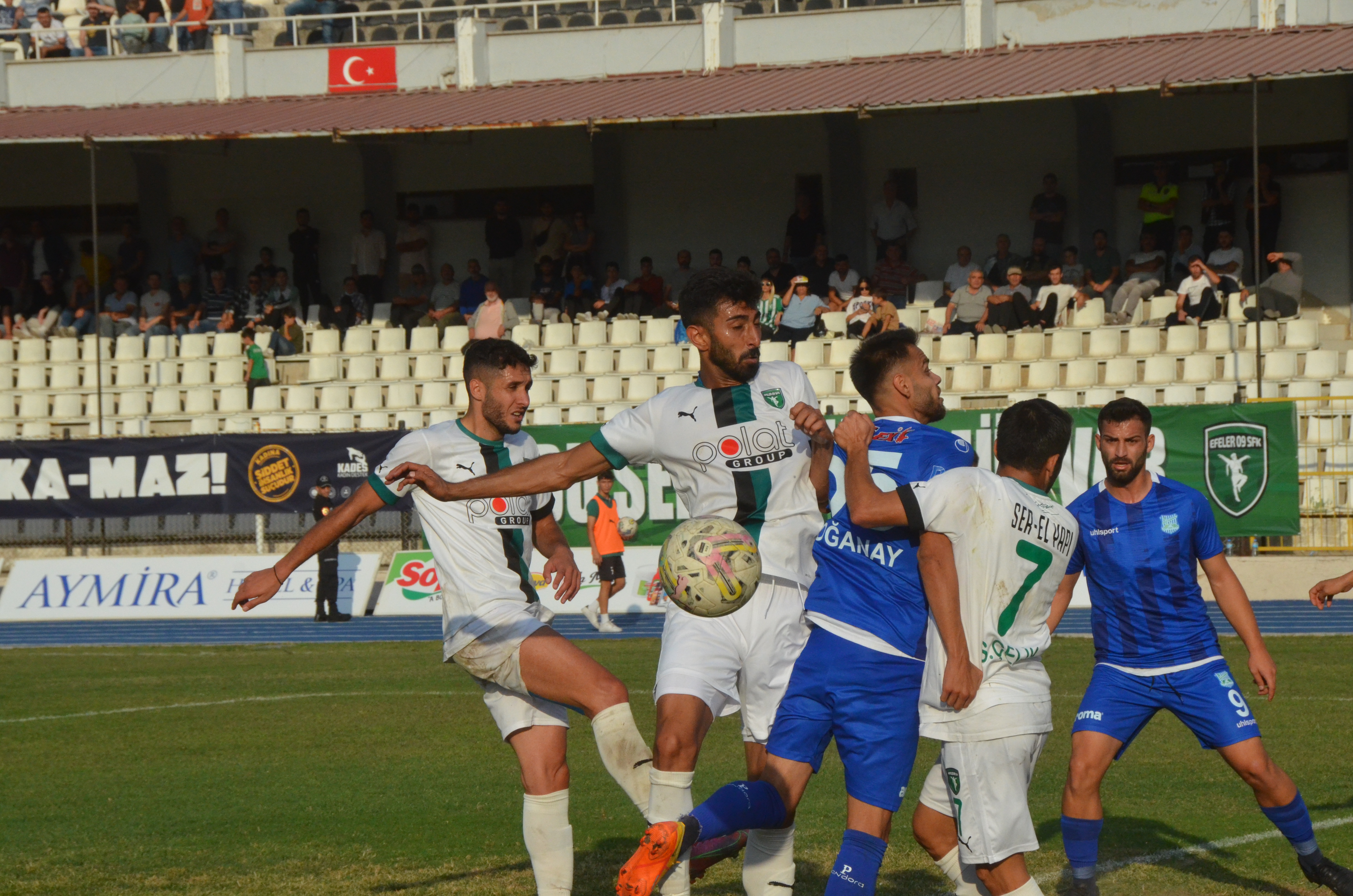 Efeler 1-0 öne geçtiği maçtan berabere ayrıldı