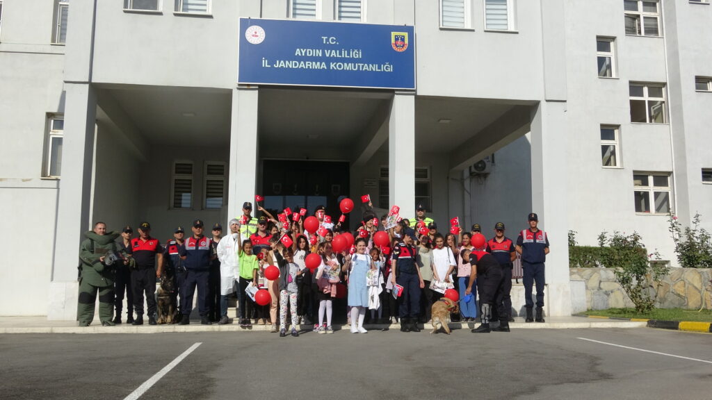 ‘Dünya Kız Çocukları Günü’nde ilk kez helikoptere bindiler