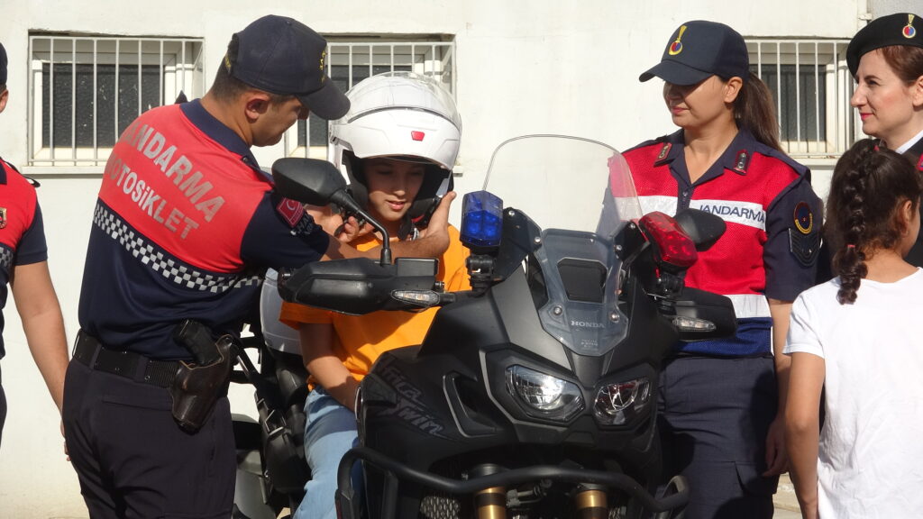 ‘Dünya Kız Çocukları Günü’nde ilk kez helikoptere bindiler