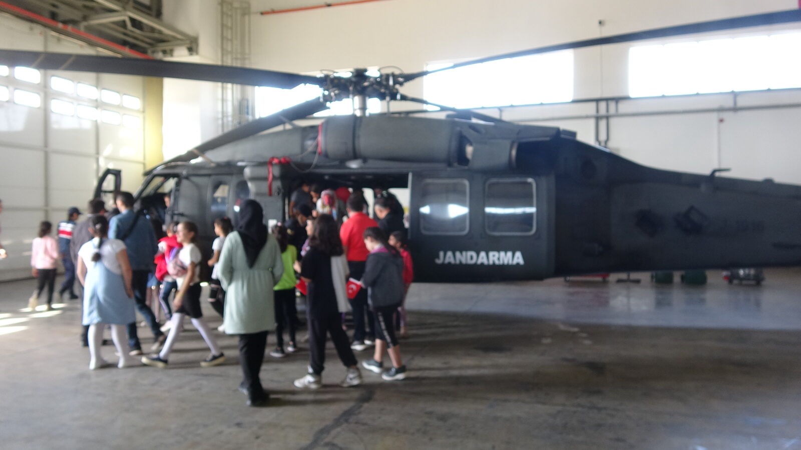 ‘Dünya Kız Çocukları Günü’nde ilk kez helikoptere bindiler