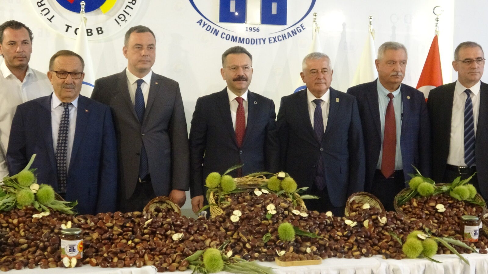 Aydın'da sezonun ilk kestanesi, kilosu 250 liradan alındı