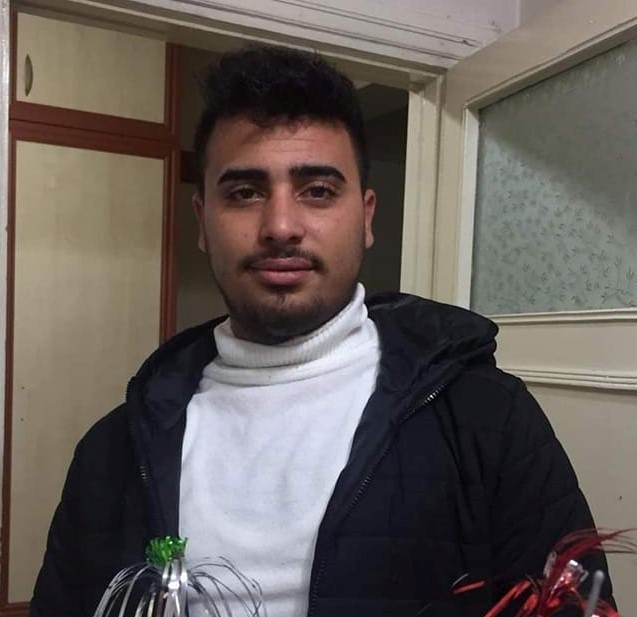 Zeytin ağacına çarpan otomobil sürücüsü öldü