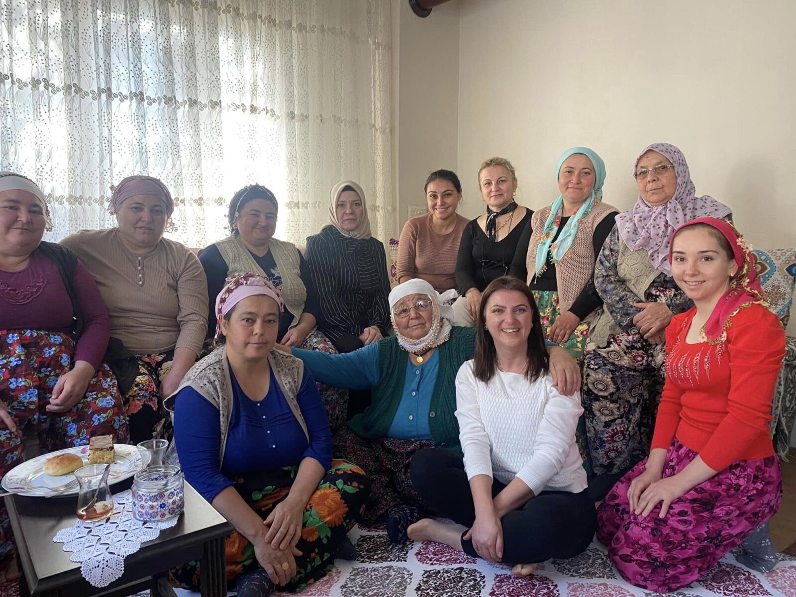 AK Partili İrik’e kadınlardan yoğun ilgi