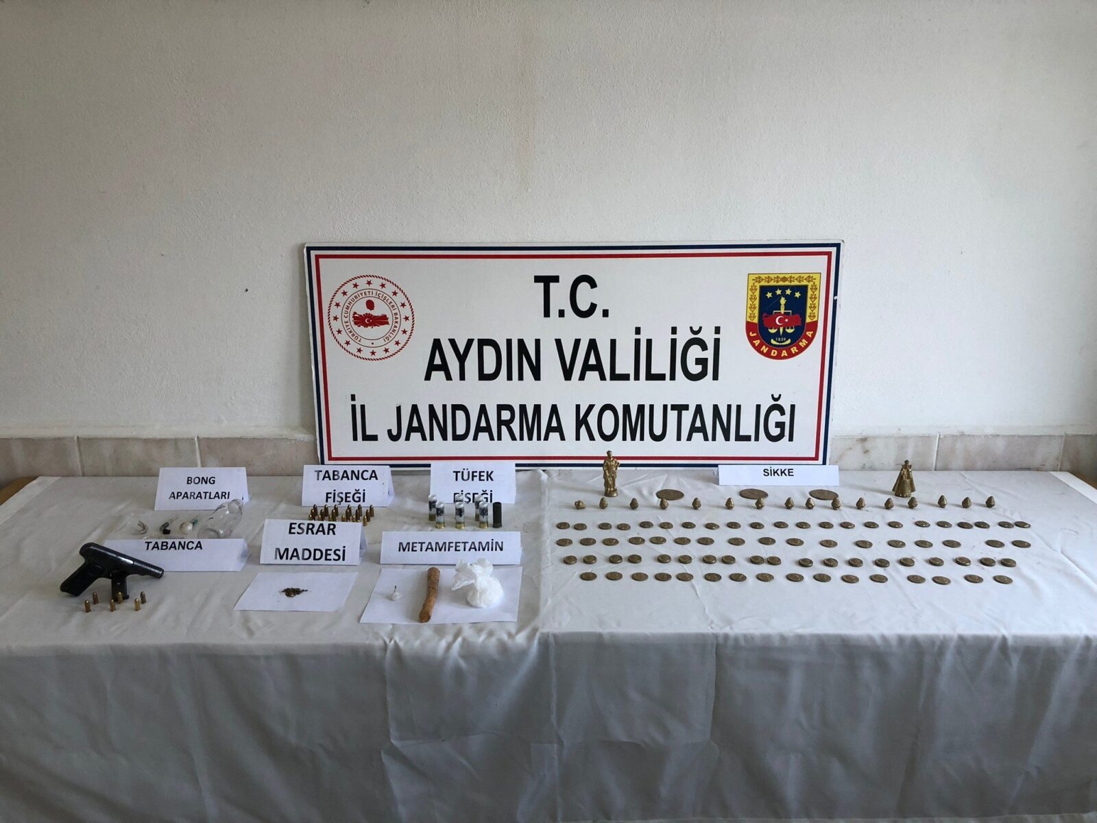 Operasyon evden uyuşturucu ve tarihi eser çıktı: 1 tutuklama