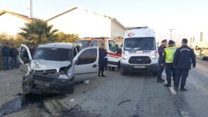 Nazilli’de iki ticari araç çarpıştı: 4 yaralı