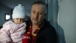 Depremden sağ kurtulan Sarmaz; Dışarıya çıkmaya çalıştık, ama bizi duvardan