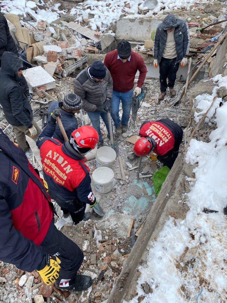 Aydın Büyükşehir ekipleri arama kurtarma çalışmasına katıldı
