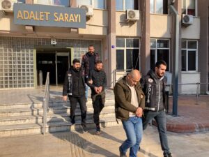 Polisin yakaladığı 2 uyuşturucu taciri tutuklandı