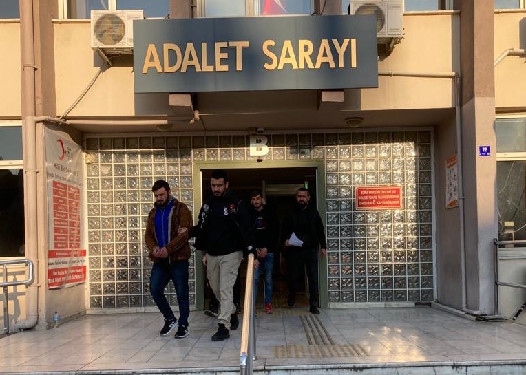 Uyuşturucu ticareti yapan 2 şüpheli tutuklandı