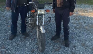 Plakasız motosiklet çalan 2 şüpheli tutuklandı