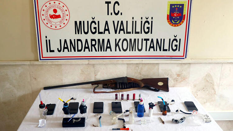 10 adrese eş zamanlı 'uyuşturucu' operasyonu: 8 gözaltı