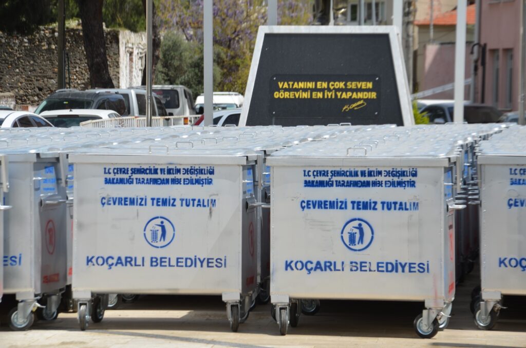 Koçarlı Belediyesine 535 adet Çöp Konteyneri hibe edildi