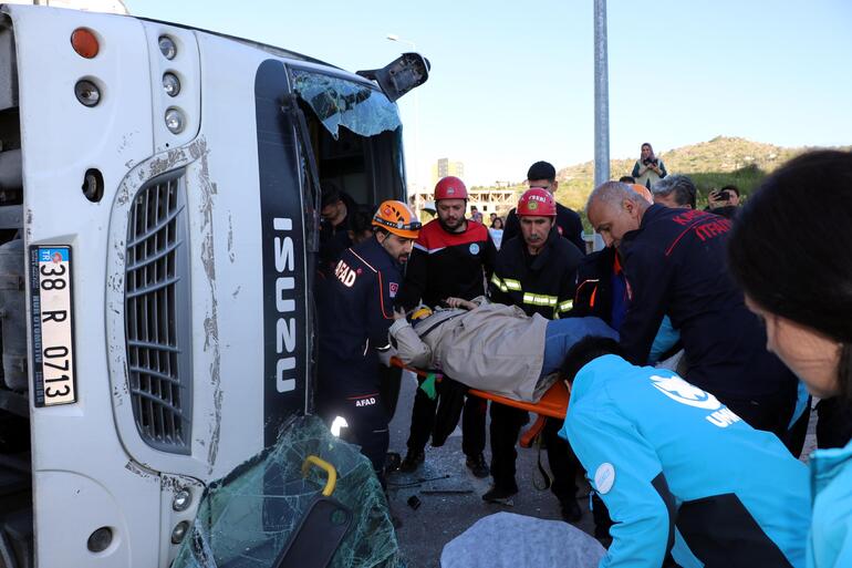 İşçi servisi ile TIR çarpıştı: 33 yaralı