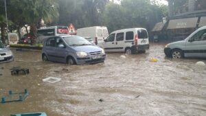 Nazilli’de sağanak yağış hayatı olumsuz etkiledi