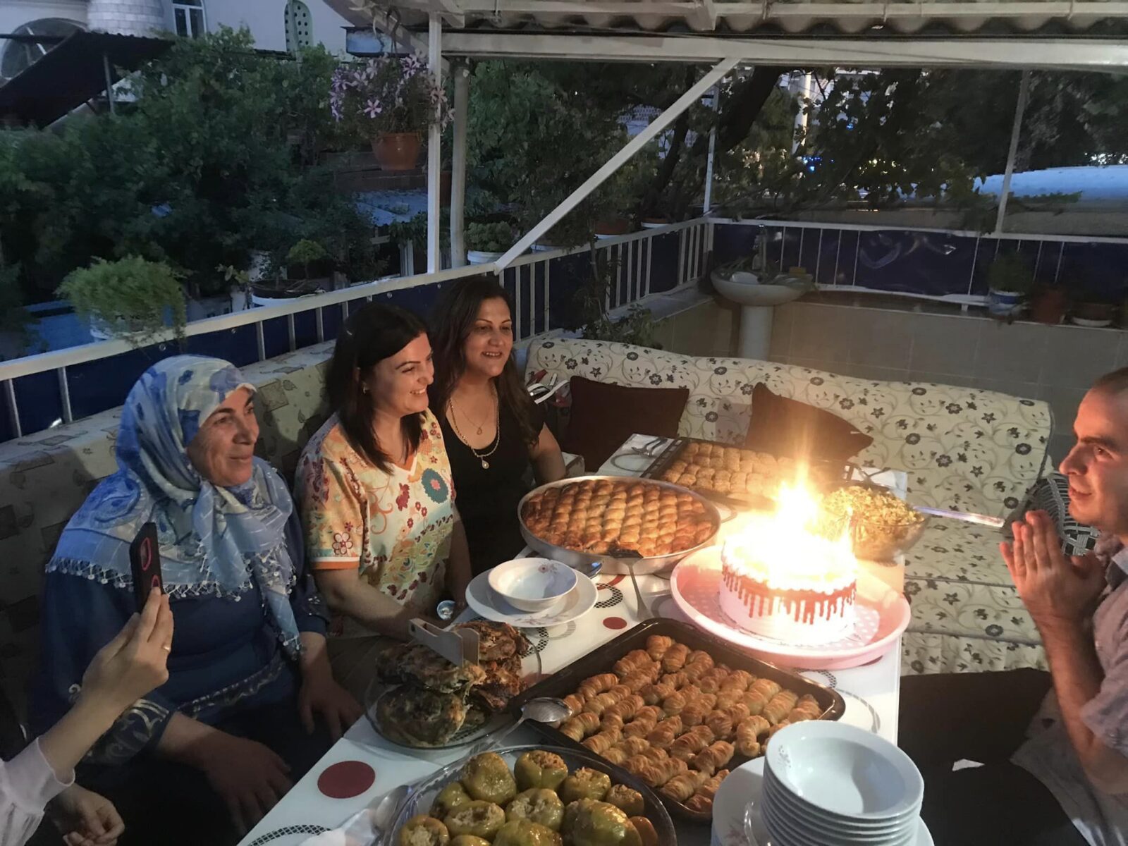 AK Kadınlardan Rıdvan’a doğum günü sürprizi