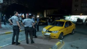 Taksici 2 kardeşle vatandaşın kavgasında kan aktı: 3 ağır yaralı