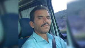 Mersin‘in Çamlıyayla ilçesinde misafir olduğu evde balkona çıkıp bahçedeki ağacın