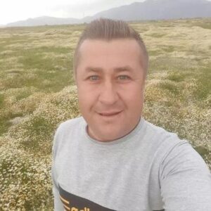 Denizli‘nin Çivril ilçesinde, Gökhan S. yolda karşılaştığı ve eşine cep telefonundan cinsel