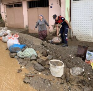 Vatandaşım imdadına jandarma yetişti