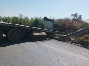 Şarampole düşen TIR sürücüsü yaralandı