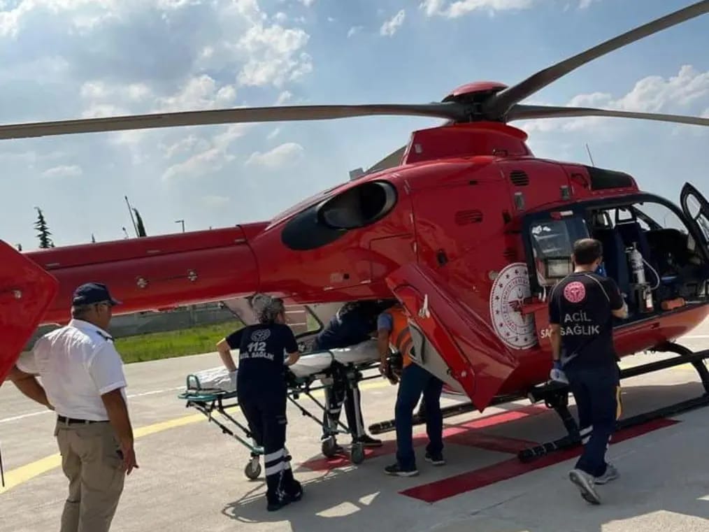 Boğulma tehlikesi geçiren genç helikopterle hastaneye götürüldü