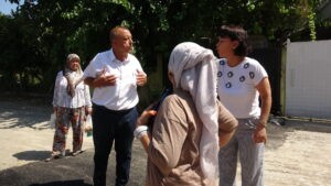 Aydın’ın İncirliova İlçesi Sandıklı Mahallesinde yıllardan beri kanalizasyon sorunu yaşanıyor.