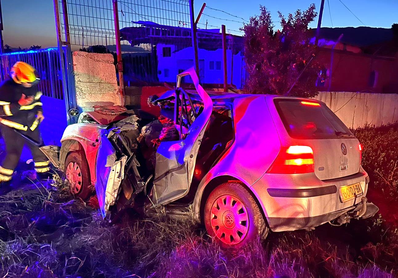 Otomobil traktöre çarptı: 2 ölü 2 ağır yaralı