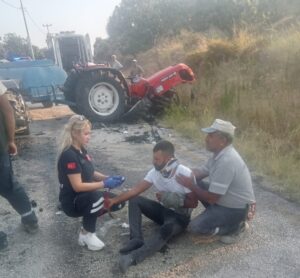 Aydın’ın Germencik İlçesinde traktör ve hafif ticari aracın çarpışması sonucu