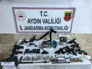 Aydın’ın Nazilli İlçesinde jandarmanın bir eve yaptığı operasyonda çok sayıda