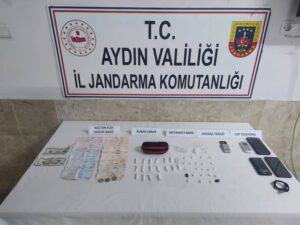 Aydın’ın Nazilli İlçesinde jandarma ekipleri tarafından durdurularak arama yapılan şüphelinin