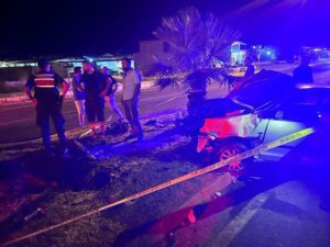 Aydın’ın Nazilli İlçesinde direksiyon hakimiyetini kaybeden kadın sürücü otomobille yol