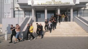 Aydın’ın Kuşadası İlçesinde 13 adrese eş zamanlı fuhuş operasyonu yapıldı.