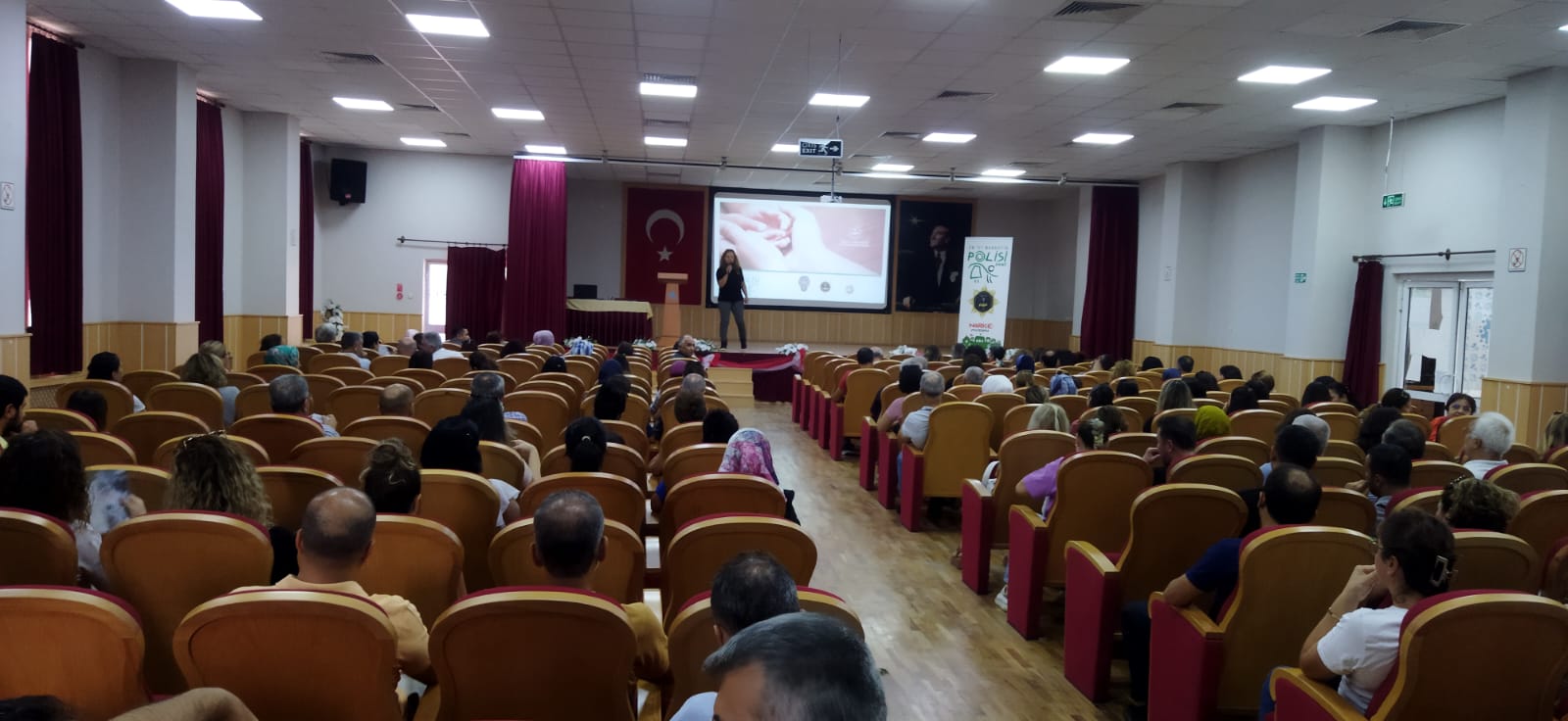 Aydın’da öğretmen ve annelere uyuşturucu eğitimi verildi