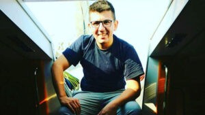 Afyonkarahisar‘ın Emirdağ ilçesinde, tartıştığı husumetlisinin baltayla vurarak ağır yaraladığı Hakan