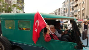Aydın’da Cumhuriyet 100. Yılı kadınların yürüyüşü ile başladı