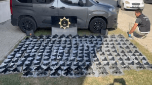 Aydın’ın Kuşadası İlçesinde polisin yaptığı operasyonda durdurulan şüpheli otomobilde yapılan