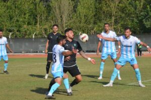 Grubunda yenilgisiz devam eden Efeler 09 SFK kendi sahasında mutlak