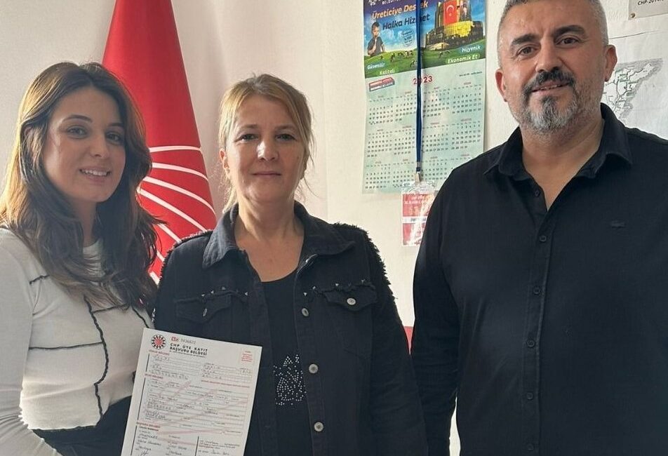 MHP’li eski başkan CHP’ye üye oldu Milliyetçi Hareket Partisi (MHP) Aydın İl eski Kadın Kolları Başkanı