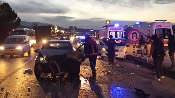 Hatalı 'U' dönüşü kazaya neden oldu: 1 ölü, 6 yaralı