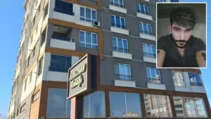 Kayseri‘de Mervenur Uluyol, tartıştığı eşi Ahmet Uluyol’u (31) bıçaklayarak öldürdü.